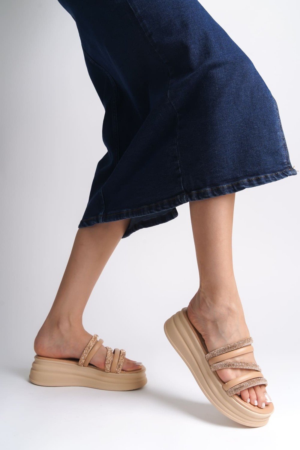 ELISE Düz Topuklu Şeritli Taşlı Kalın ve Ortopedik Taban Kadın Terlik CTT - Ten ELISE Düz Topuklu Şeritli Taşlı Kalın ve Ortopedik Taban Kadın Terlik CTT - Ten