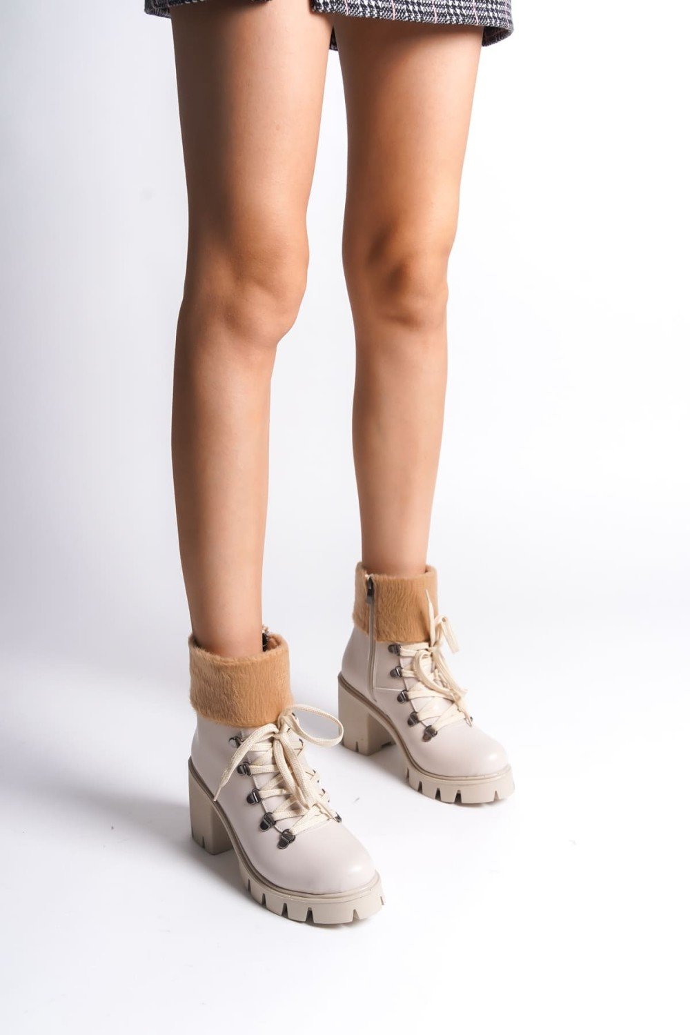 EMMA Bağcıklı Fermuarlı Ortopedik Taban Topuklu Kürk DetaylıKadın Bot CKT - Krem EMMA Bağcıklı Fermuarlı Ortopedik Taban Topuklu Kürk DetaylıKadın Bot CKT - Krem