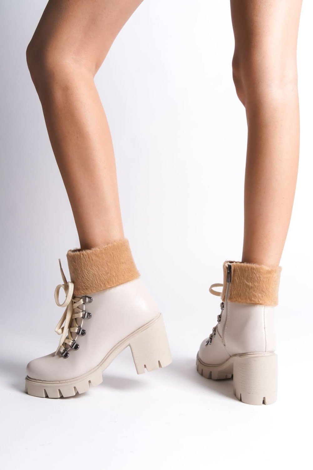 EMMA Bağcıklı Fermuarlı Ortopedik Taban Topuklu Kürk DetaylıKadın Bot CKT - Krem EMMA Bağcıklı Fermuarlı Ortopedik Taban Topuklu Kürk DetaylıKadın Bot CKT - Krem