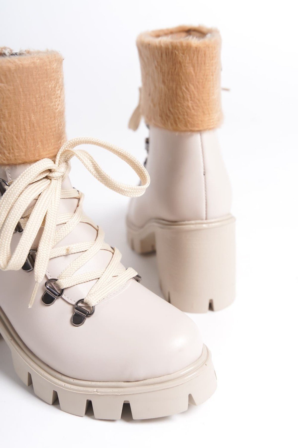 EMMA Bağcıklı Fermuarlı Ortopedik Taban Topuklu Kürk DetaylıKadın Bot CKT - Krem EMMA Bağcıklı Fermuarlı Ortopedik Taban Topuklu Kürk DetaylıKadın Bot CKT - Krem