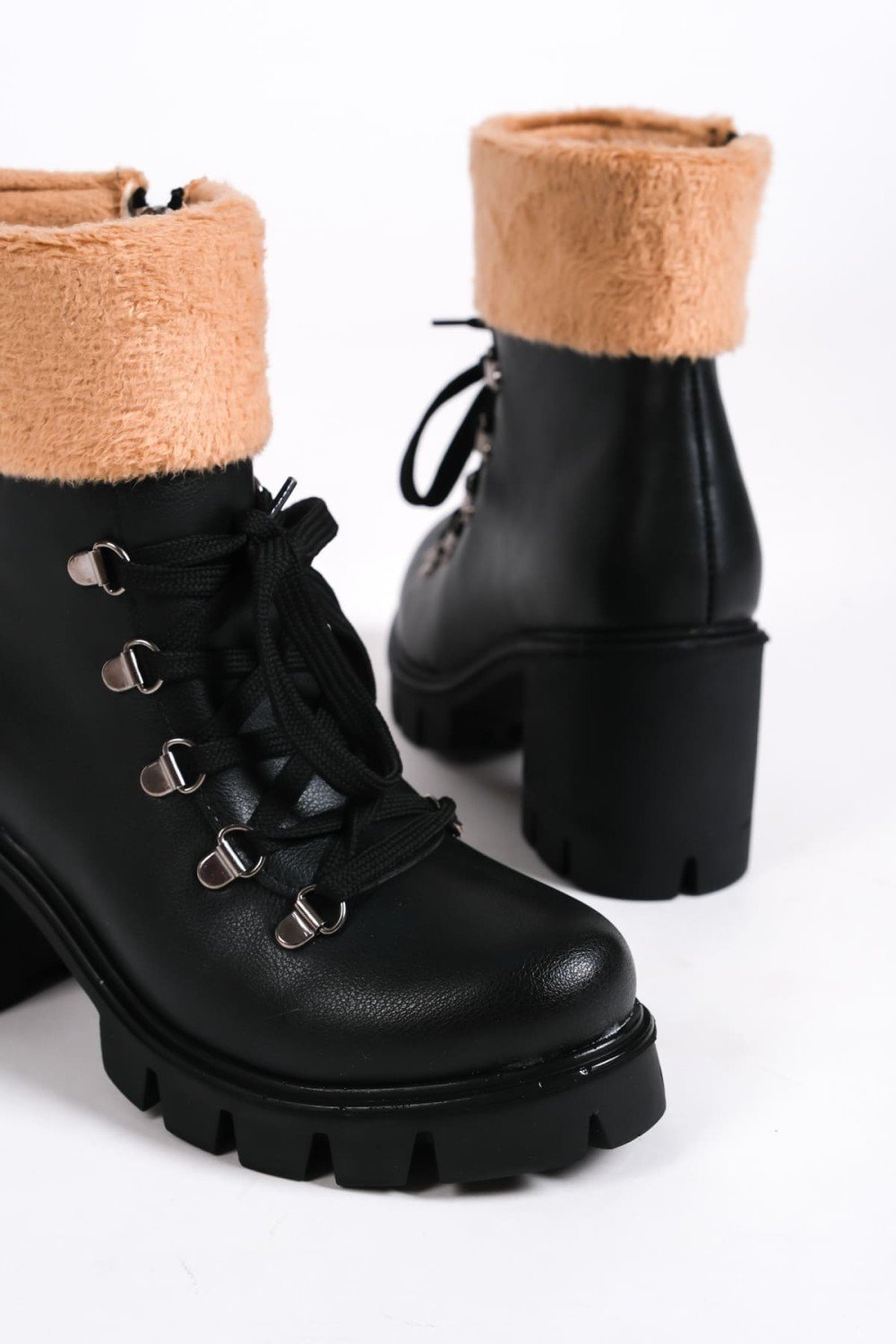 EMMA Bağcıklı Fermuarlı Ortopedik Taban Topuklu Kürk DetaylıKadın Bot CST - Siyah EMMA Bağcıklı Fermuarlı Ortopedik Taban Topuklu Kürk DetaylıKadın Bot CST - Siyah