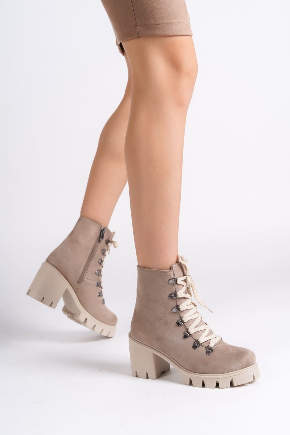 EMMA Bağcıklı Fermuarlı Ortopedik Taban Topuklu Süet Kadın Bot STT - Ten EMMA Bağcıklı Fermuarlı Ortopedik Taban Topuklu Süet Kadın Bot STT - Ten