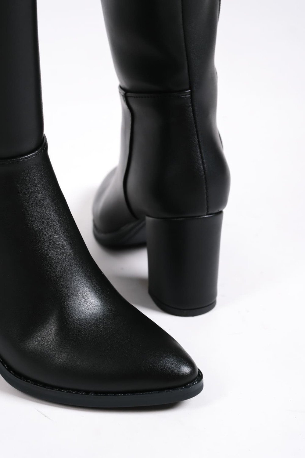 FIORELLA Bağcıksız Fermuarlı Ortopedik Taban Kadın Çizme CST - Siyah FIORELLA Bağcıksız Fermuarlı Ortopedik Taban Kadın Çizme CST - Siyah