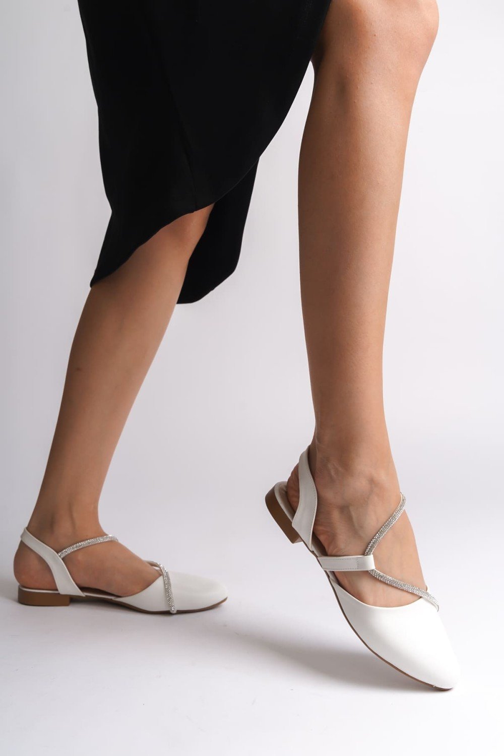 HANNAH Lastikli Ortopedik Rahat Taban Taş Detaylı Kadın Babet Ayakkabı CKT - Beyaz HANNAH Lastikli Ortopedik Rahat Taban Taş Detaylı Kadın Babet Ayakkabı CKT - Beyaz