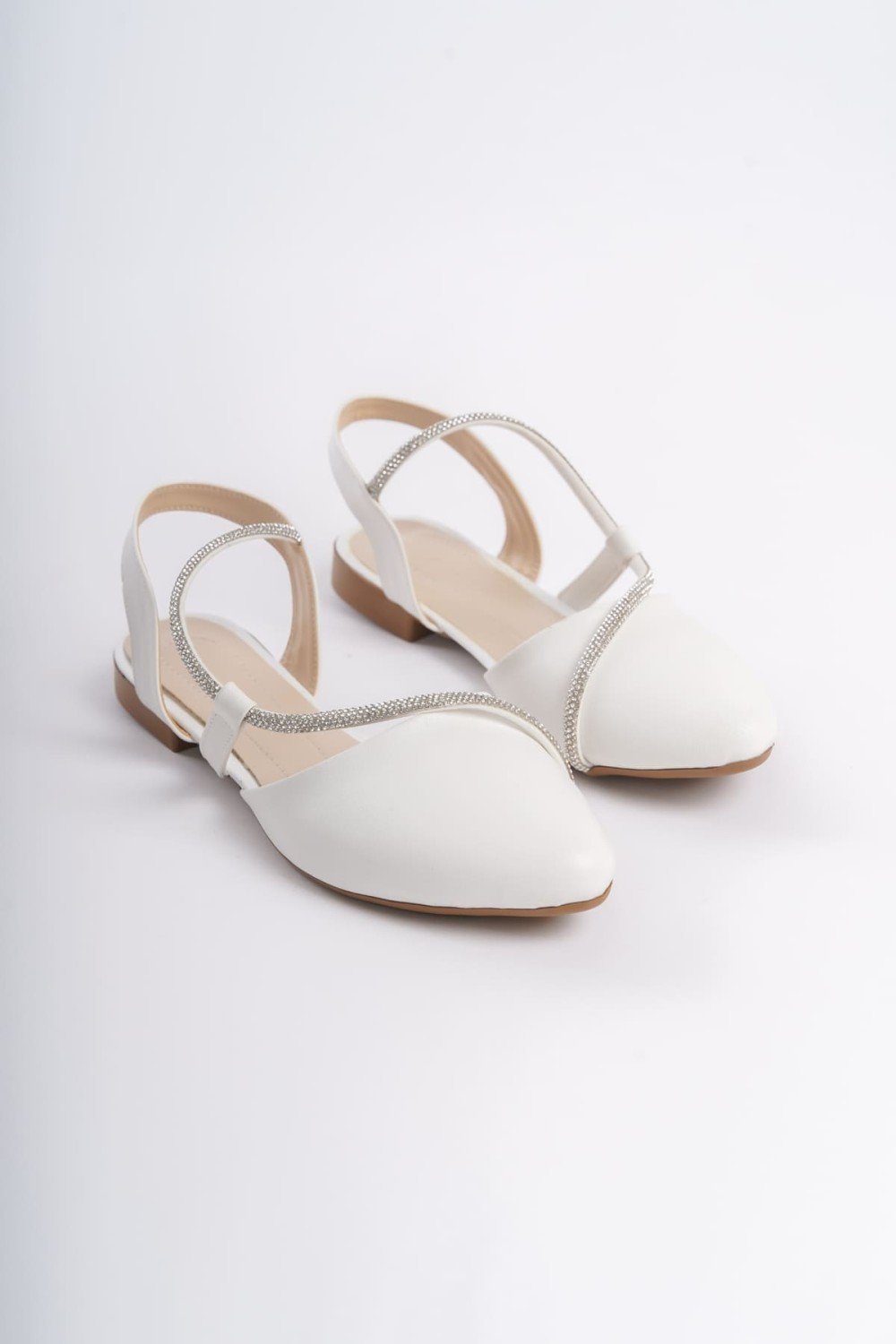 HANNAH Lastikli Ortopedik Rahat Taban Taş Detaylı Kadın Babet Ayakkabı CKT - Beyaz HANNAH Lastikli Ortopedik Rahat Taban Taş Detaylı Kadın Babet Ayakkabı CKT - Beyaz