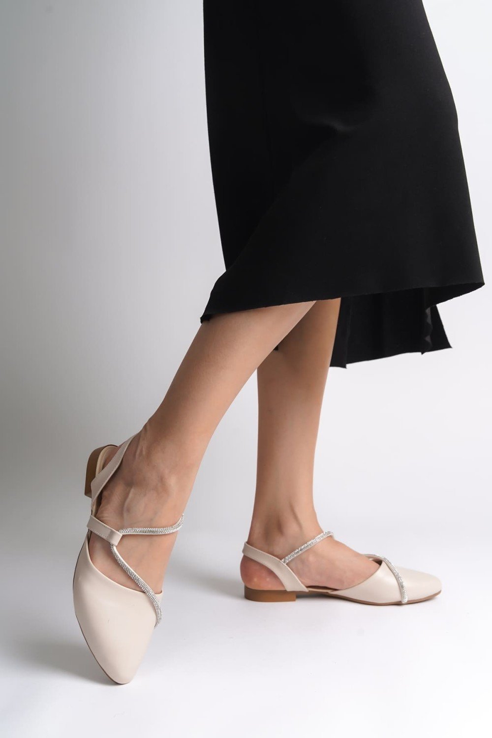 HANNAH Lastikli Ortopedik Rahat Taban Taş Detaylı Kadın Babet Ayakkabı CKT - Krem HANNAH Lastikli Ortopedik Rahat Taban Taş Detaylı Kadın Babet Ayakkabı CKT - Krem