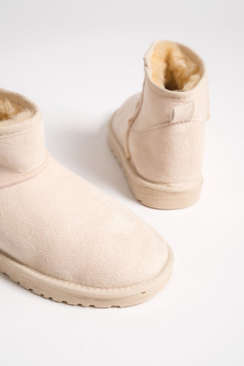 JOLIE Bağcıksız Düz Taban İçi Kürklü Kısa Süet Kadın Bot SKT - Krem JOLIE Bağcıksız Düz Taban İçi Kürklü Kısa Süet Kadın Bot SKT - Krem