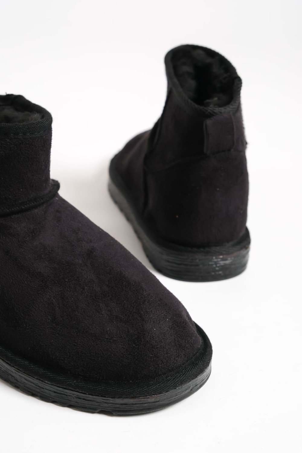 JOLIE Bağcıksız Düz Taban İçi Kürklü Kısa Süet Kadın Bot SST - Siyah JOLIE Bağcıksız Düz Taban İçi Kürklü Kısa Süet Kadın Bot SST - Siyah