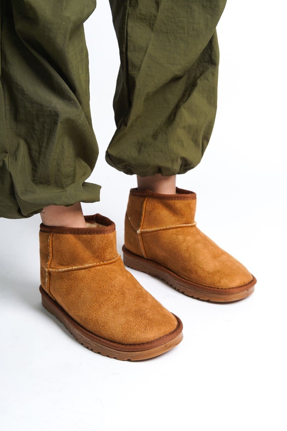 JOLIE Bağcıksız Düz Taban İçi Kürklü Kısa Süet Kadın Bot STT - Taba JOLIE Bağcıksız Düz Taban İçi Kürklü Kısa Süet Kadın Bot STT - Taba