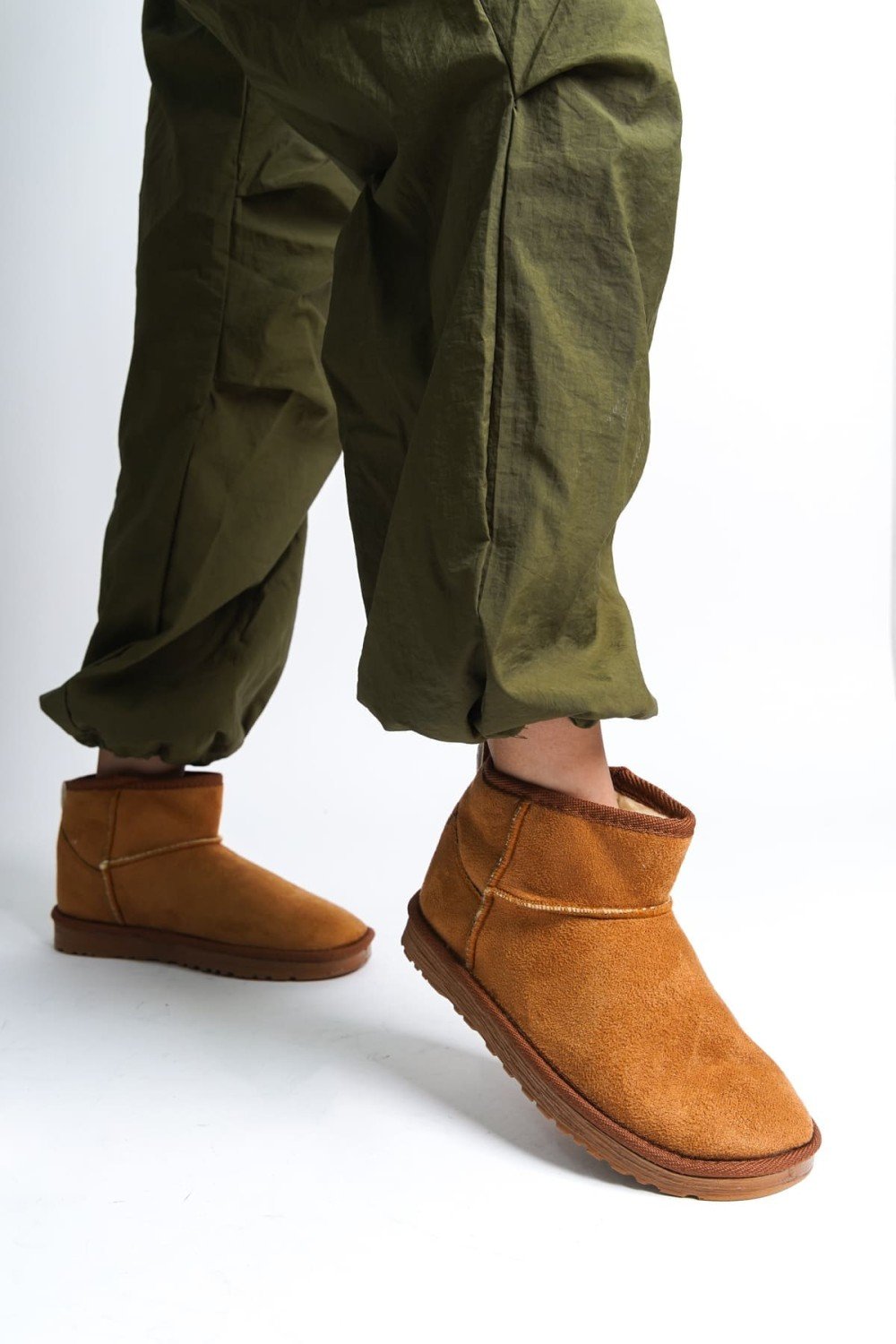 JOLIE Bağcıksız Düz Taban İçi Kürklü Kısa Süet Kadın Bot STT - Taba JOLIE Bağcıksız Düz Taban İçi Kürklü Kısa Süet Kadın Bot STT - Taba