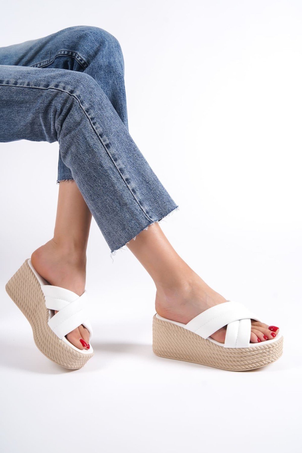 JOYMIX Dolgu Topuklu Ortopedik Taban Hasır Görünümlü Kadın Terlik CKT - Beyaz JOYMIX Dolgu Topuklu Ortopedik Taban Hasır Görünümlü Kadın Terlik CKT - Beyaz