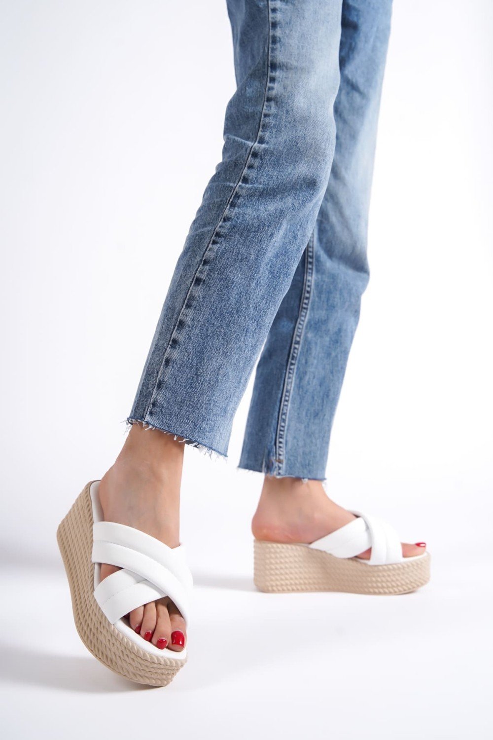 JOYMIX Dolgu Topuklu Ortopedik Taban Hasır Görünümlü Kadın Terlik CKT - Beyaz JOYMIX Dolgu Topuklu Ortopedik Taban Hasır Görünümlü Kadın Terlik CKT - Beyaz