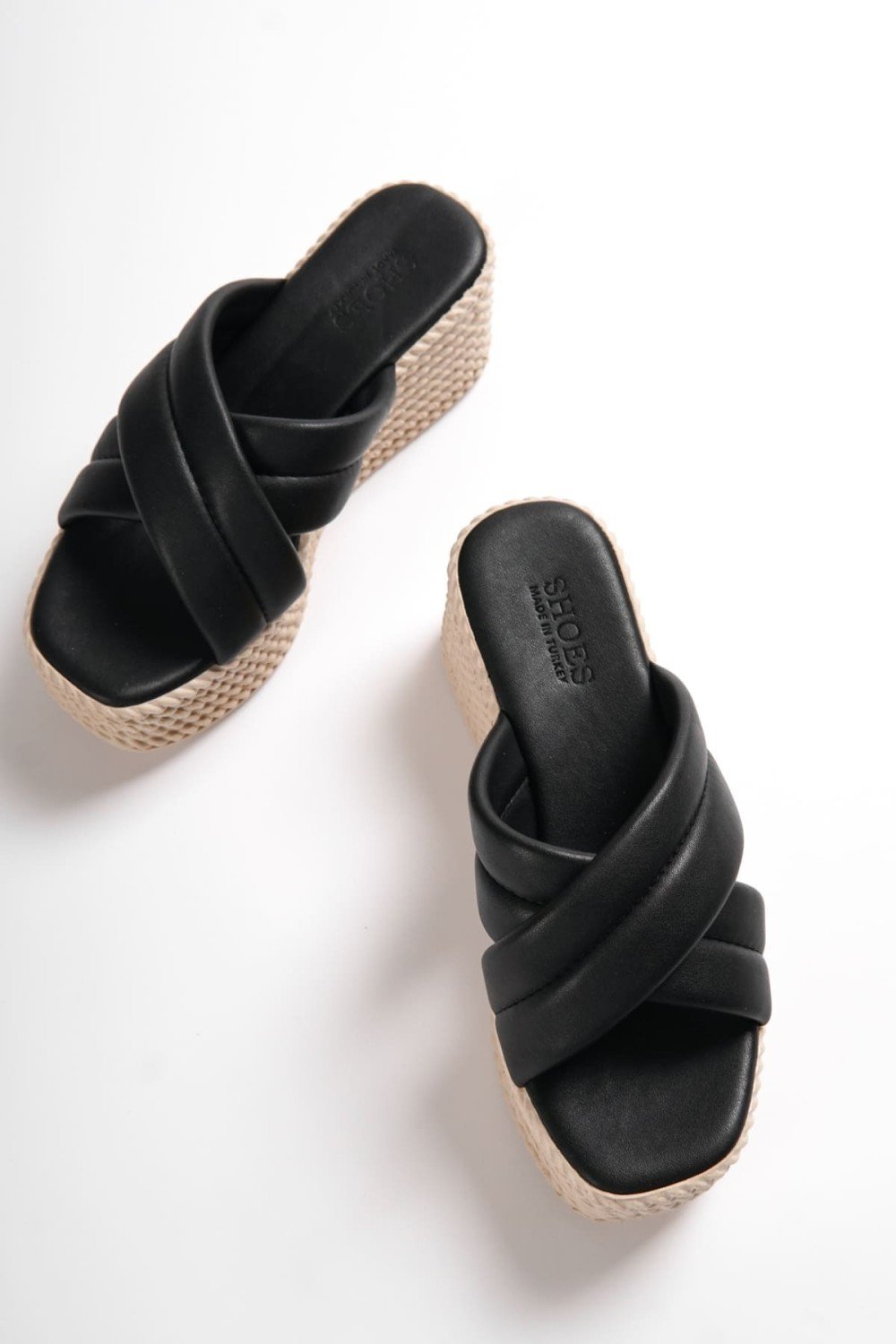 JOYMIX Dolgu Topuklu Ortopedik Taban Hasır Görünümlü Kadın Terlik CKT - Siyah JOYMIX Dolgu Topuklu Ortopedik Taban Hasır Görünümlü Kadın Terlik CKT - Siyah