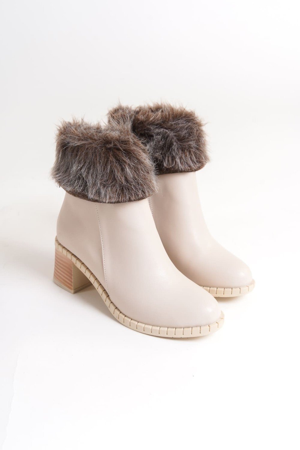 JULIA Fermuarlı Ortopedik Taban Tüylü Topuklu Kadın Bot CKT - Krem JULIA Fermuarlı Ortopedik Taban Tüylü Topuklu Kadın Bot CKT - Krem