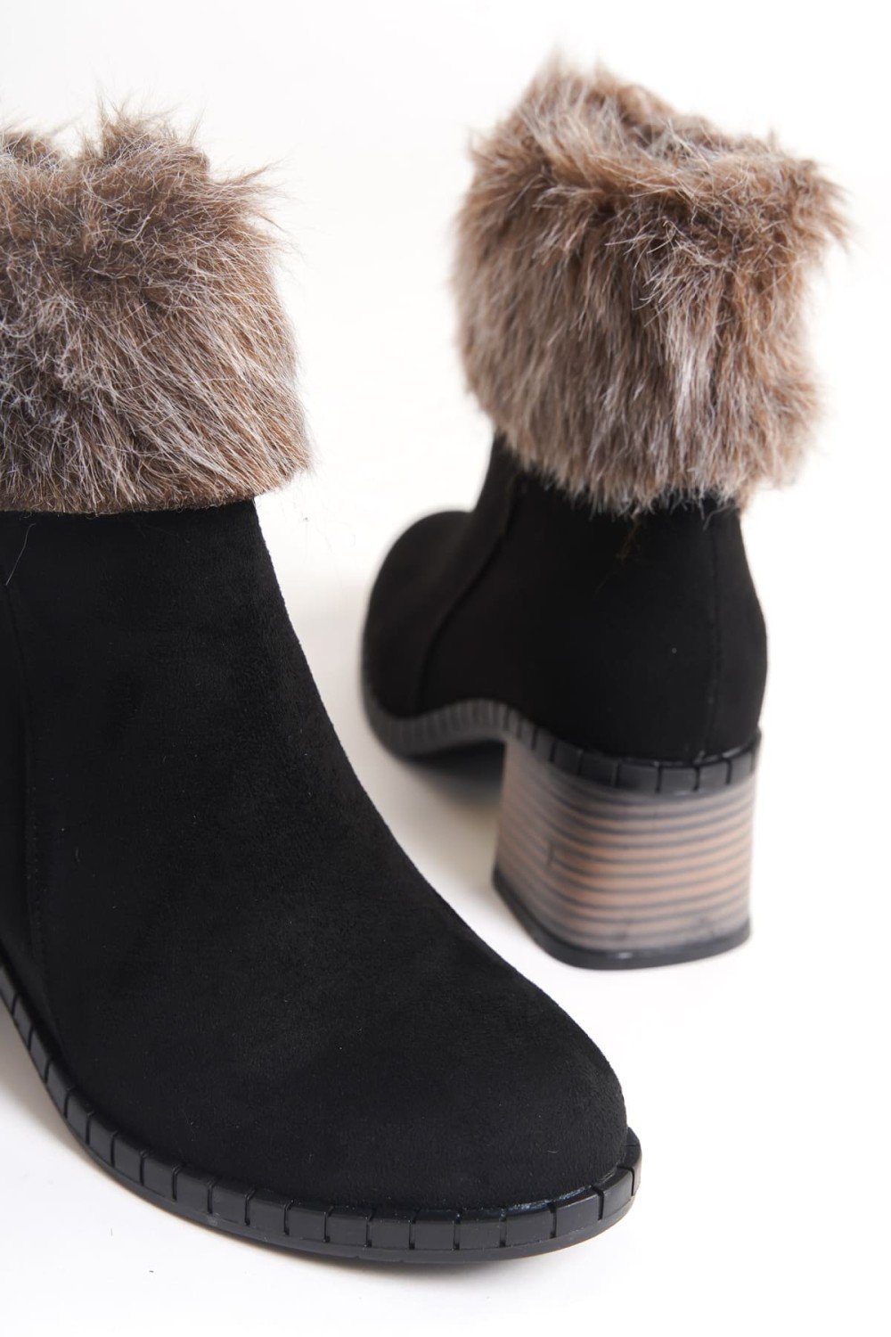 JULIA Fermuarlı Ortopedik Taban Tüylü Topuklu Süet Kadın Bot SST - Siyah JULIA Fermuarlı Ortopedik Taban Tüylü Topuklu Süet Kadın Bot SST - Siyah