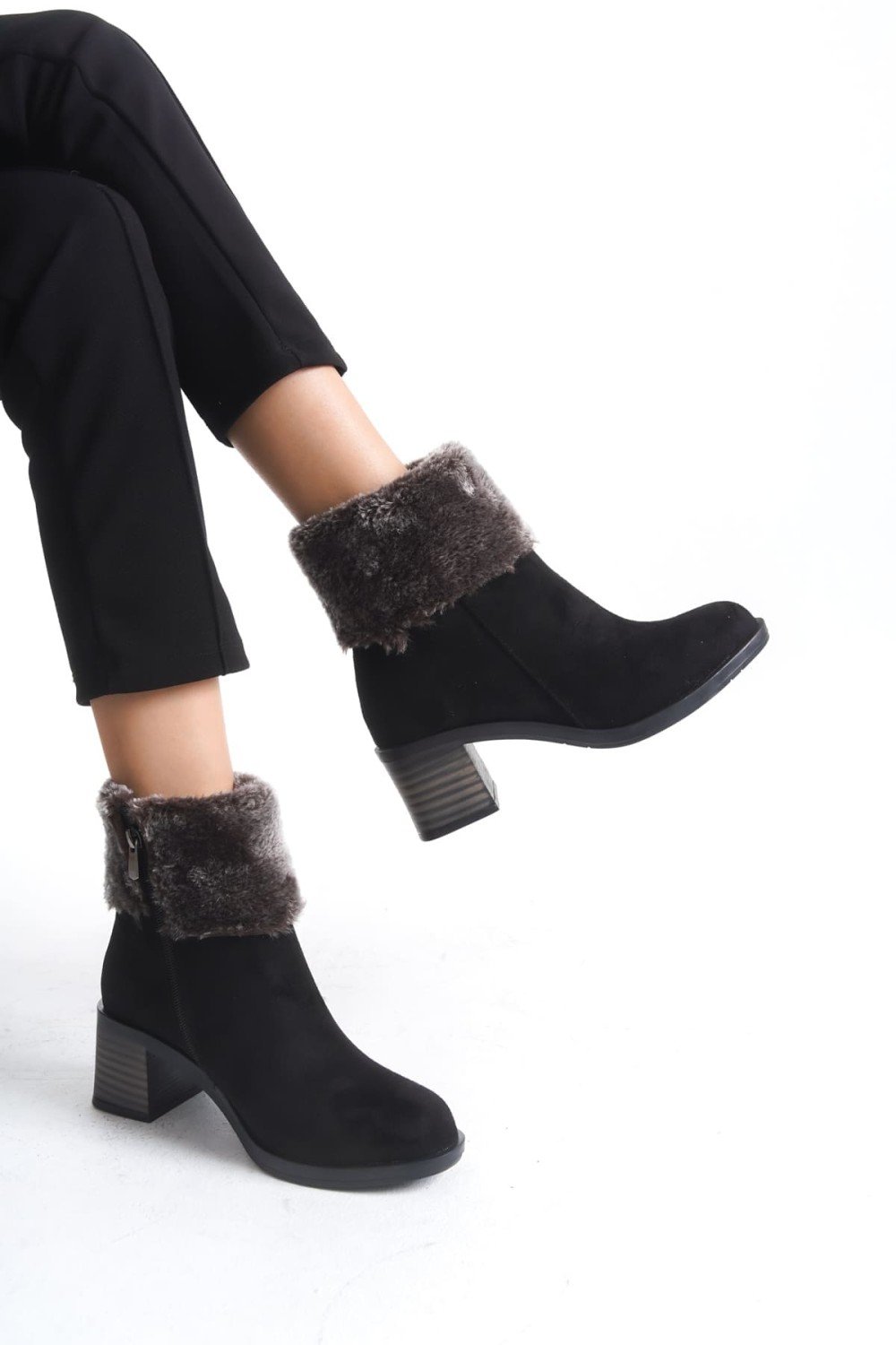 KATYA Fermuarlı Ortopedik Taban Topuklu Kürk Detaylı Süet Kadın Bot SST - Siyah KATYA Fermuarlı Ortopedik Taban Topuklu Kürk Detaylı Süet Kadın Bot SST - Siyah