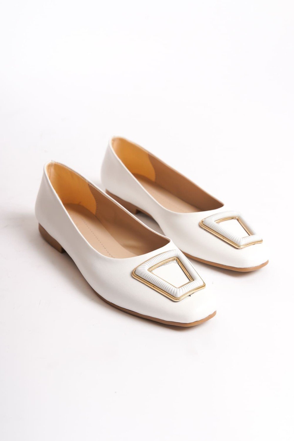 KAYLEE Bağcıksız Ortopedik Rahat Taban Toka Detaylı Kadın Babet Ayakkabı CKT - Beyaz KAYLEE Bağcıksız Ortopedik Rahat Taban Toka Detaylı Kadın Babet Ayakkabı CKT - Beyaz