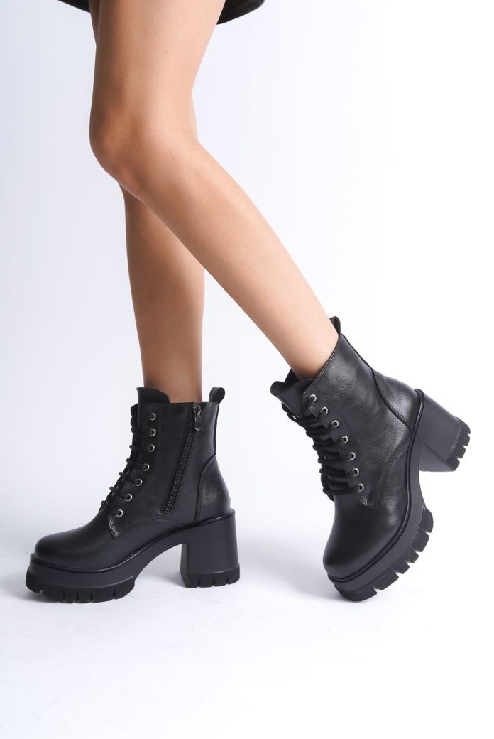 LAUREN Bağcıklı Fermuarlı Ortopedik Taban Topuklu Kadın Bot CST - Siyah