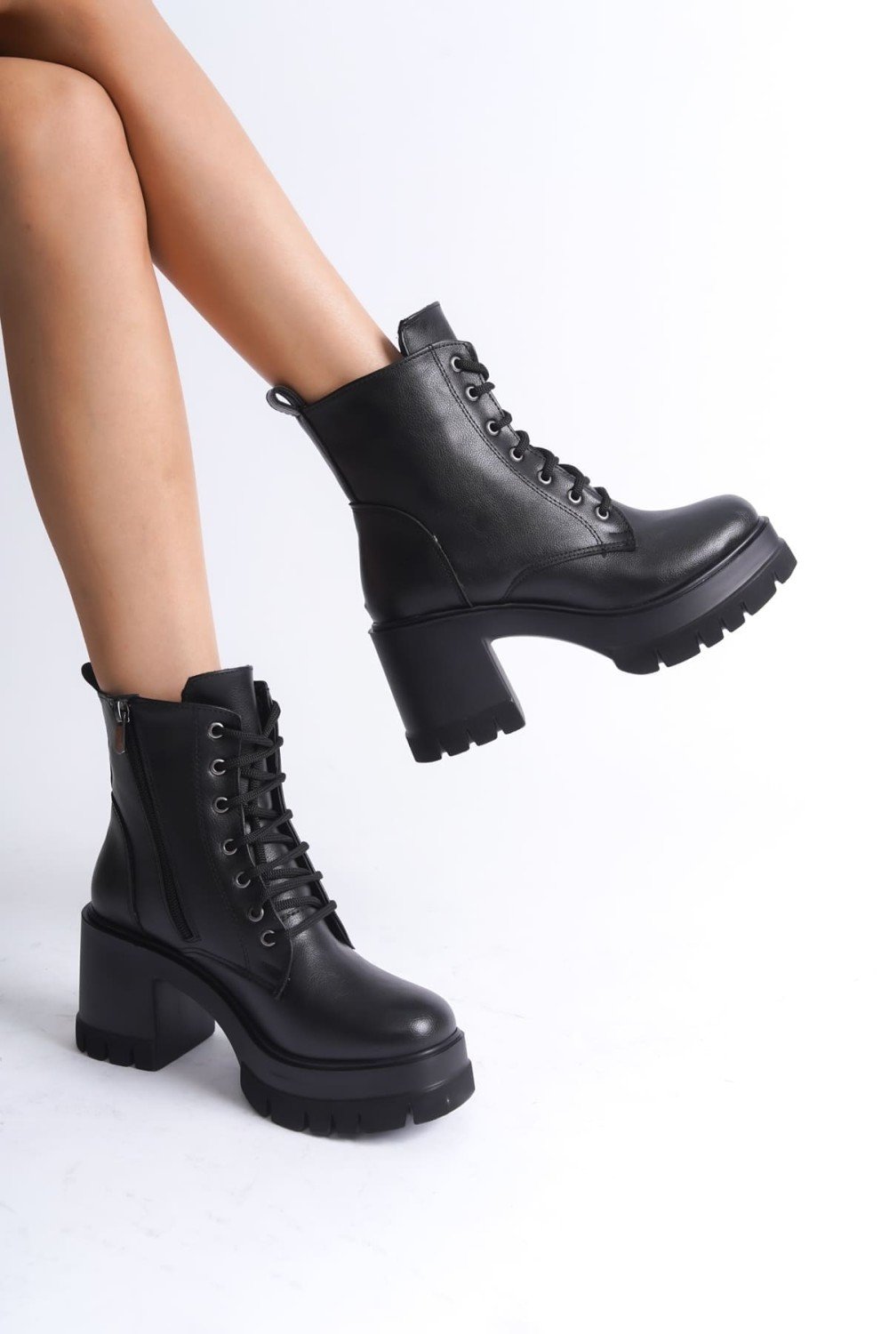 LAUREN Bağcıklı Fermuarlı Ortopedik Taban Topuklu Kadın Bot CST - Siyah