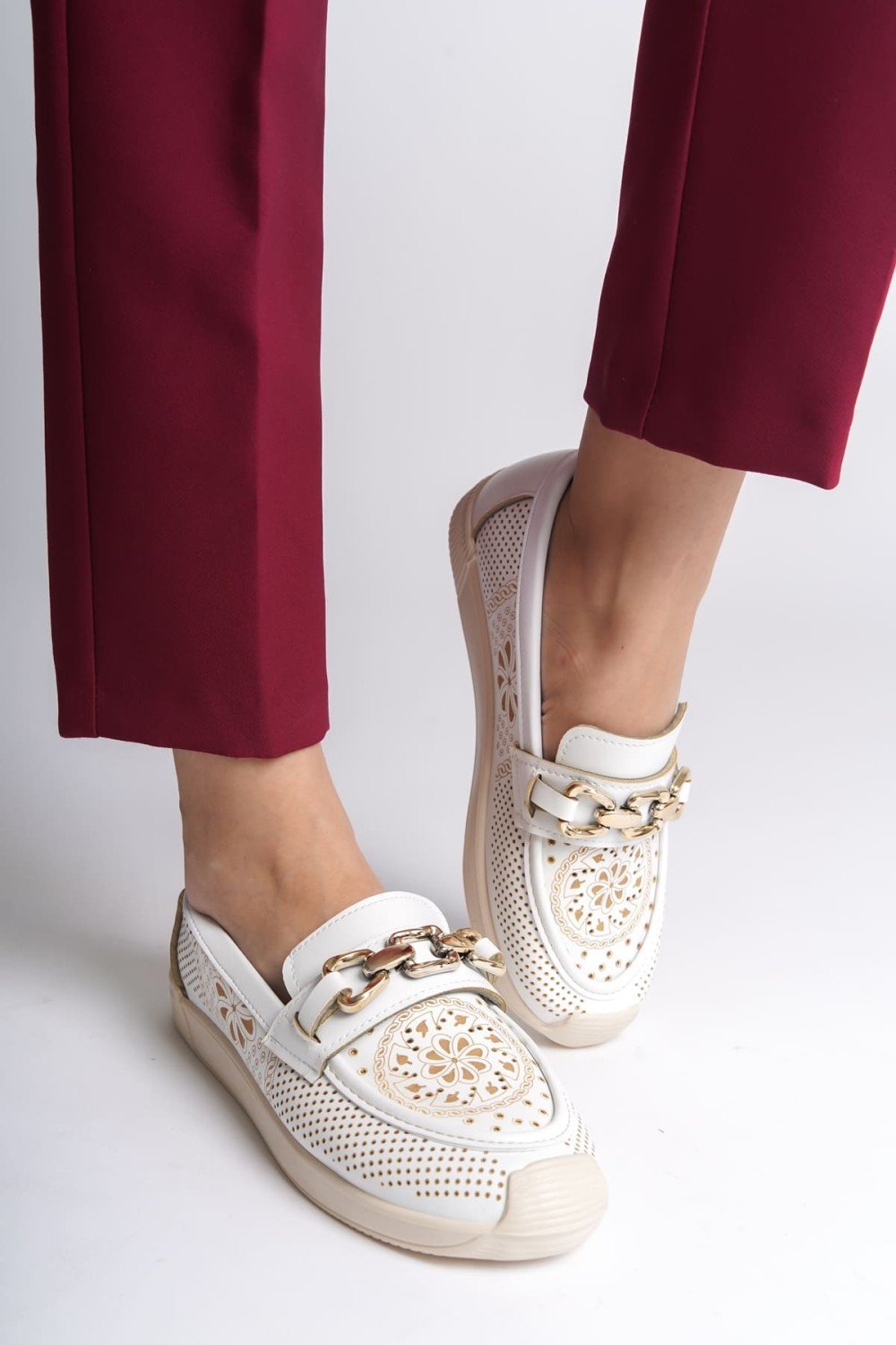 LAYLA Bağcıksız Ortopedik Rahat Taban Çiçek Desenli Kadın Babet Ayakkabı CKT - Beyaz LAYLA Bağcıksız Ortopedik Rahat Taban Çiçek Desenli Kadın Babet Ayakkabı CKT - Beyaz