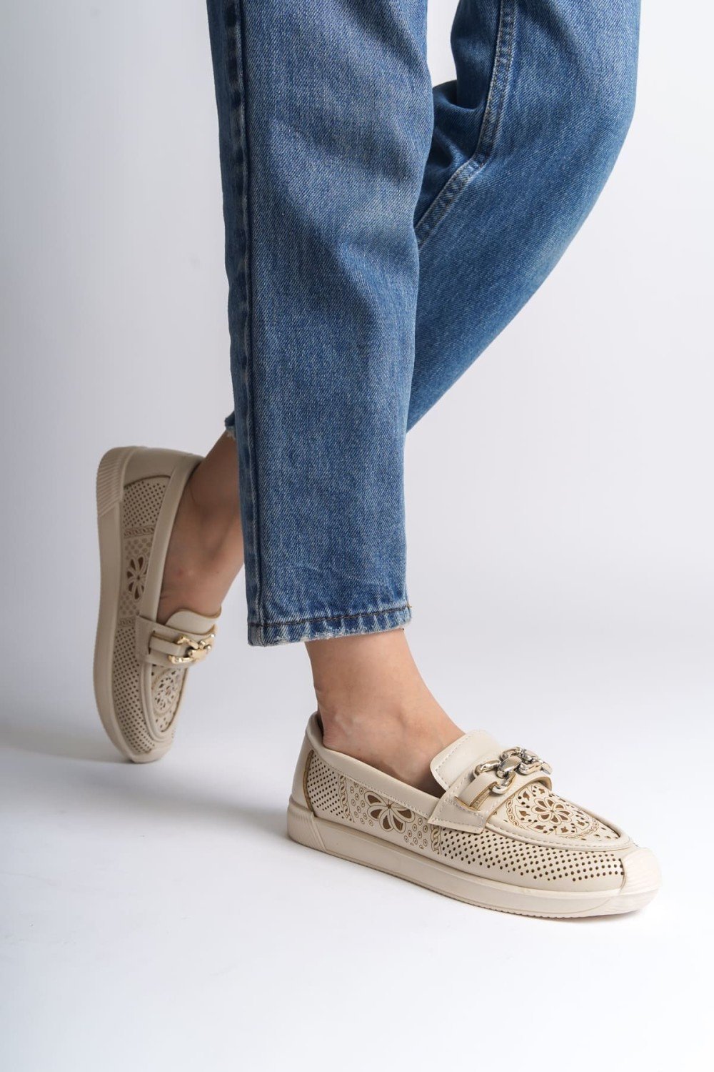 LAYLA Bağcıksız Ortopedik Rahat Taban Çiçek Desenli Kadın Babet Ayakkabı CKT - Krem LAYLA Bağcıksız Ortopedik Rahat Taban Çiçek Desenli Kadın Babet Ayakkabı CKT - Krem