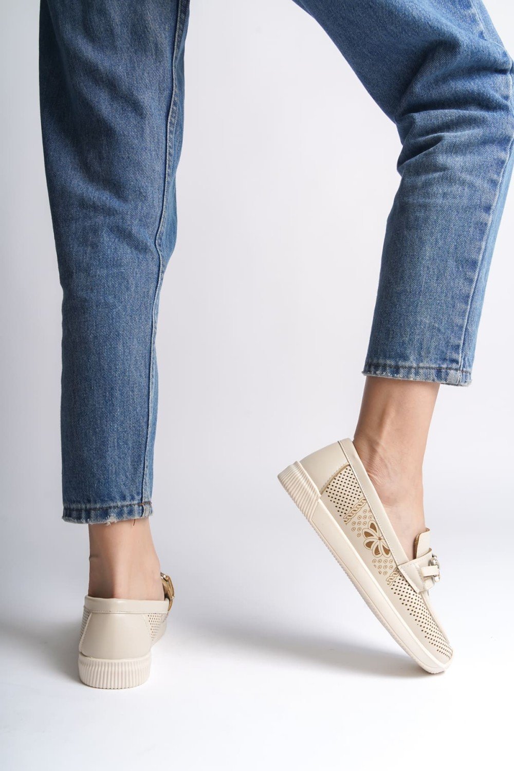 LAYLA Bağcıksız Ortopedik Rahat Taban Çiçek Desenli Kadın Babet Ayakkabı CKT - Krem LAYLA Bağcıksız Ortopedik Rahat Taban Çiçek Desenli Kadın Babet Ayakkabı CKT - Krem