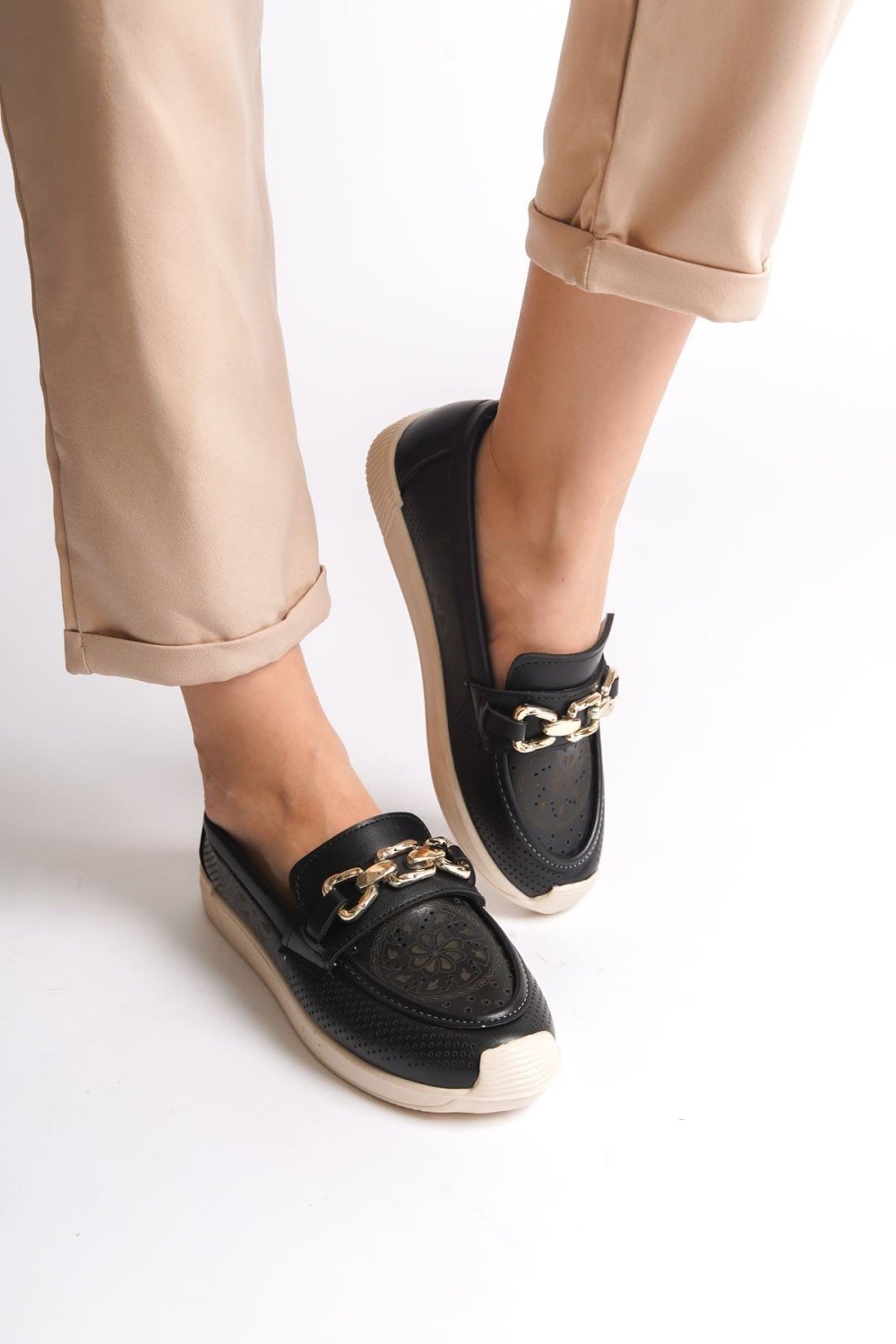 LAYLA Bağcıksız Ortopedik Rahat Taban Çiçek Desenli Kadın Babet Ayakkabı CKT - Siyah LAYLA Bağcıksız Ortopedik Rahat Taban Çiçek Desenli Kadın Babet Ayakkabı CKT - Siyah