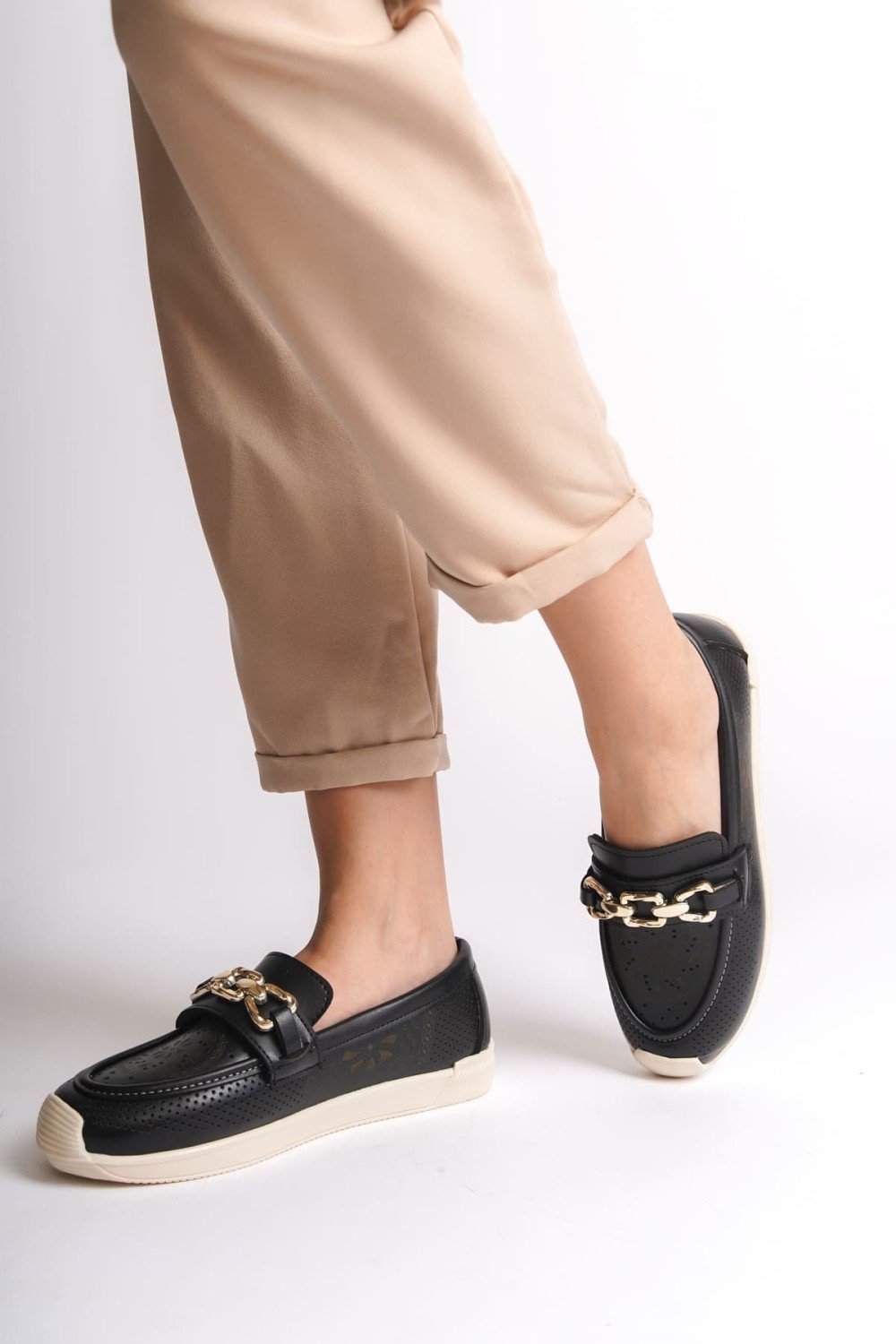 LAYLA Bağcıksız Ortopedik Rahat Taban Çiçek Desenli Kadın Babet Ayakkabı CKT - Siyah LAYLA Bağcıksız Ortopedik Rahat Taban Çiçek Desenli Kadın Babet Ayakkabı CKT - Siyah