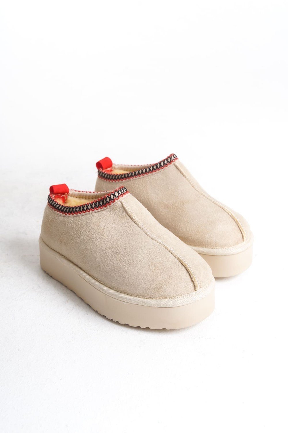 LEILA Bağcıksız Düz ve Kalın Taban İçi Kürklü Kısa Süet Kadın Bot  CKT - Krem