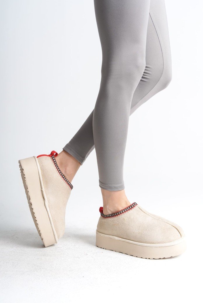 LEILA Bağcıksız Düz ve Kalın Taban İçi Kürklü Kısa Süet Kadın Bot  CKT - Krem