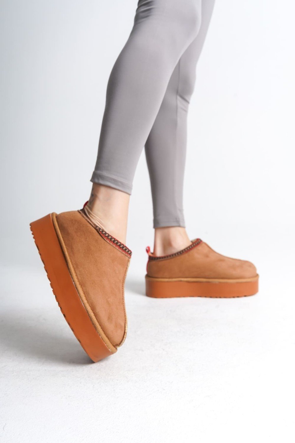 LEILA Bağcıksız Düz ve Kalın Taban İçi Kürklü Kısa Süet Kadın Bot STT - Taba