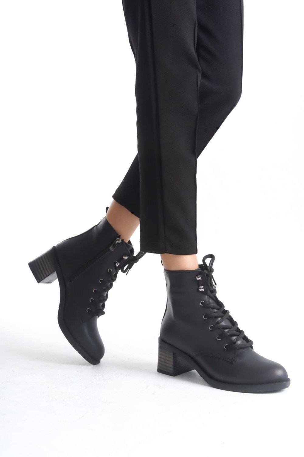 LENA Bağcıklı Fermuarlı Ortopedik Taban Topuklu Kadın Bot CST - Siyah LENA Bağcıklı Fermuarlı Ortopedik Taban Topuklu Kadın Bot CST - Siyah