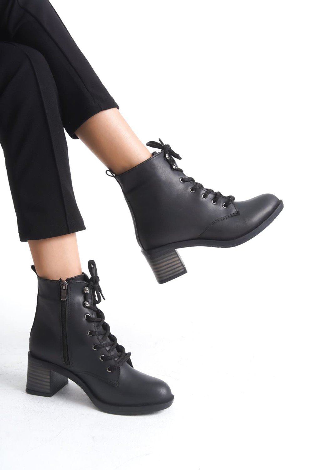 LENA Bağcıklı Fermuarlı Ortopedik Taban Topuklu Kadın Bot CST - Siyah LENA Bağcıklı Fermuarlı Ortopedik Taban Topuklu Kadın Bot CST - Siyah