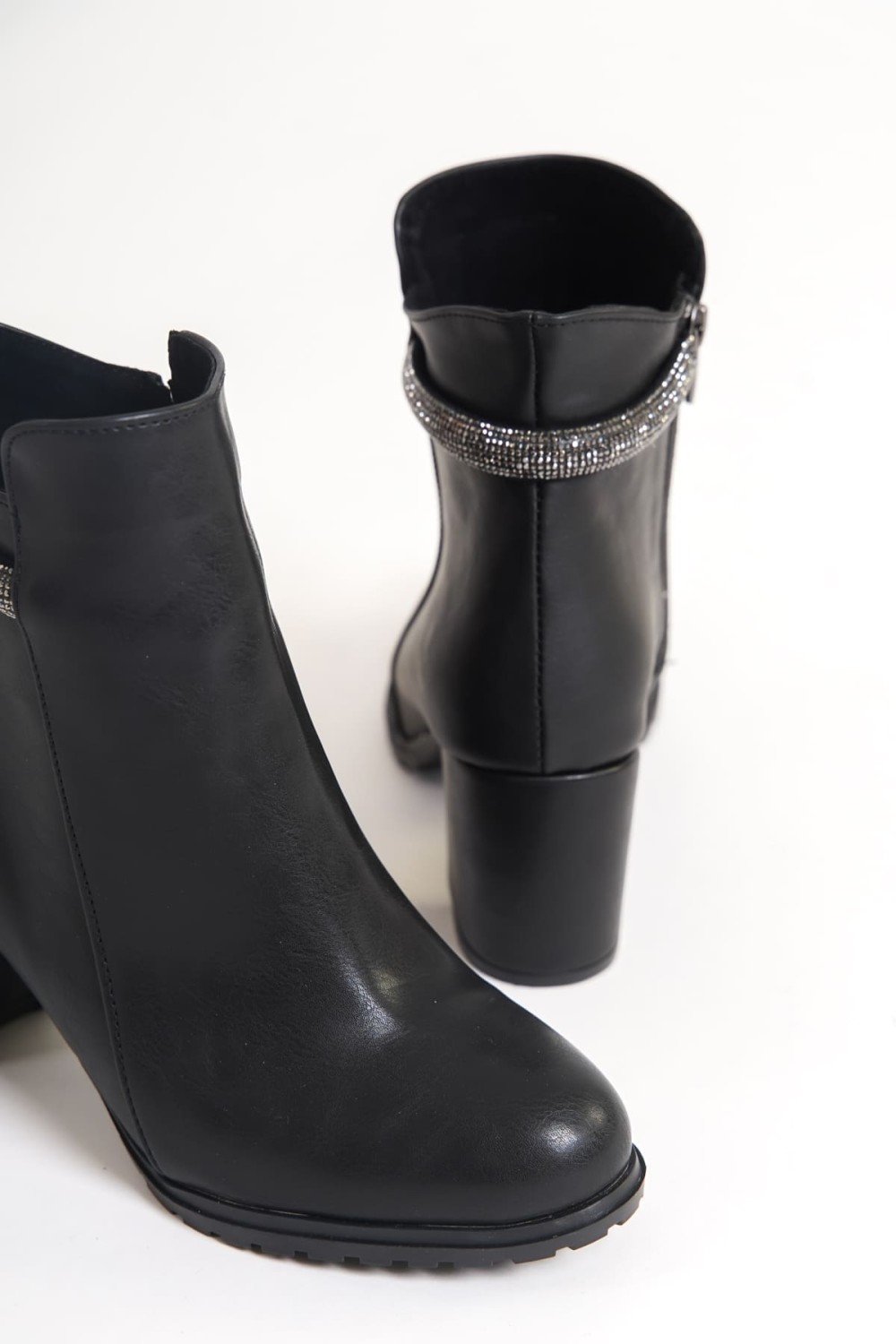 LIA Fermuarlı Ortopedik Taban Taşlı Topuklu Kadın Bot CST - Siyah LIA Fermuarlı Ortopedik Taban Taşlı Topuklu Kadın Bot CST - Siyah