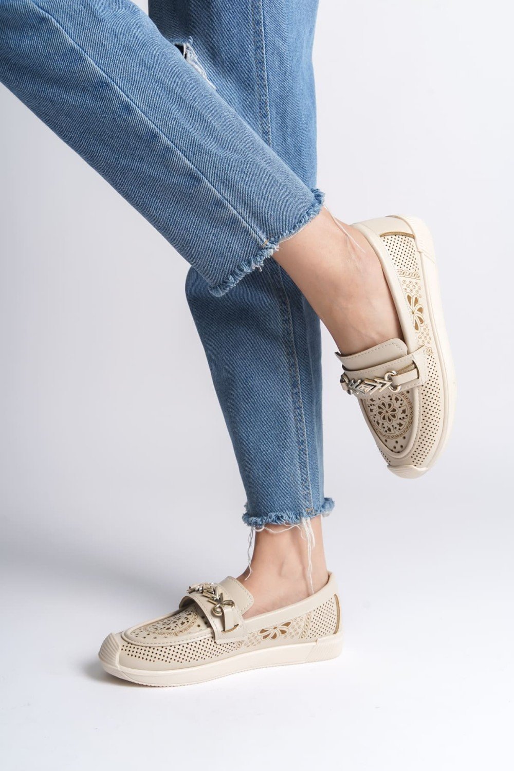 LILY Bağcıksız Ortopedik Rahat Taban Çiçek Desenli Kadın Babet Ayakkabı CKT - Krem LILY Bağcıksız Ortopedik Rahat Taban Çiçek Desenli Kadın Babet Ayakkabı CKT - Krem