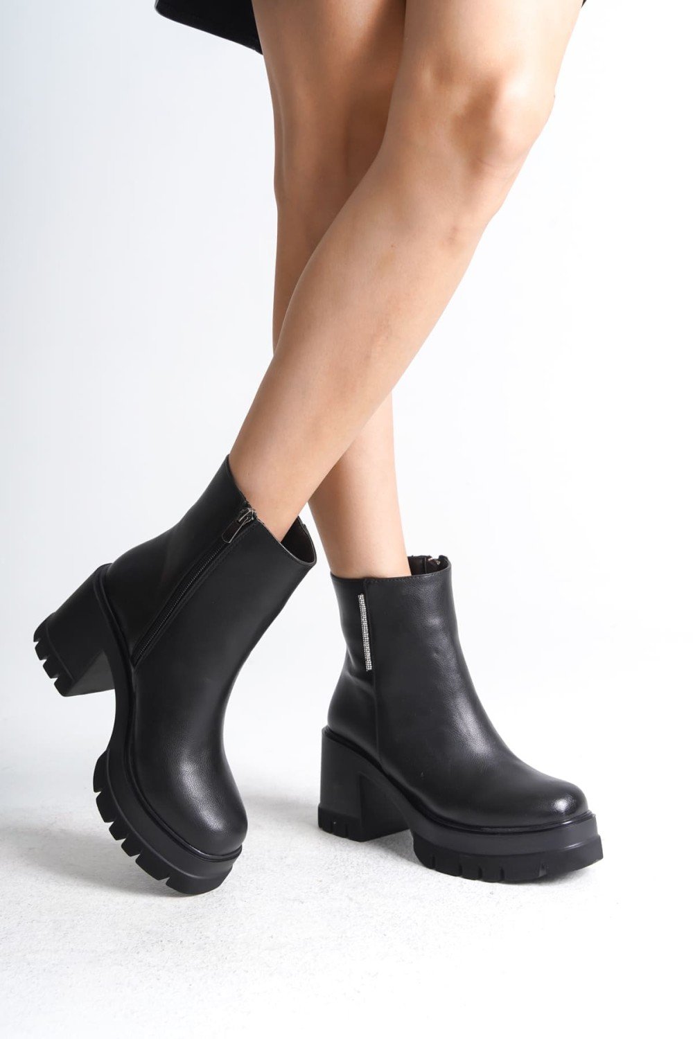 LISSE Fermuarlı Ortopedik Taban Kalın Topuklu Kadın Bot CST - Siyah LISSE Fermuarlı Ortopedik Taban Kalın Topuklu Kadın Bot CST - Siyah