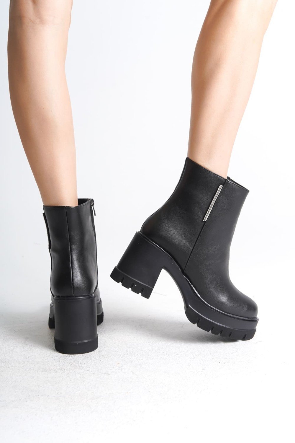 LISSE Fermuarlı Ortopedik Taban Kalın Topuklu Kadın Bot CST - Siyah LISSE Fermuarlı Ortopedik Taban Kalın Topuklu Kadın Bot CST - Siyah