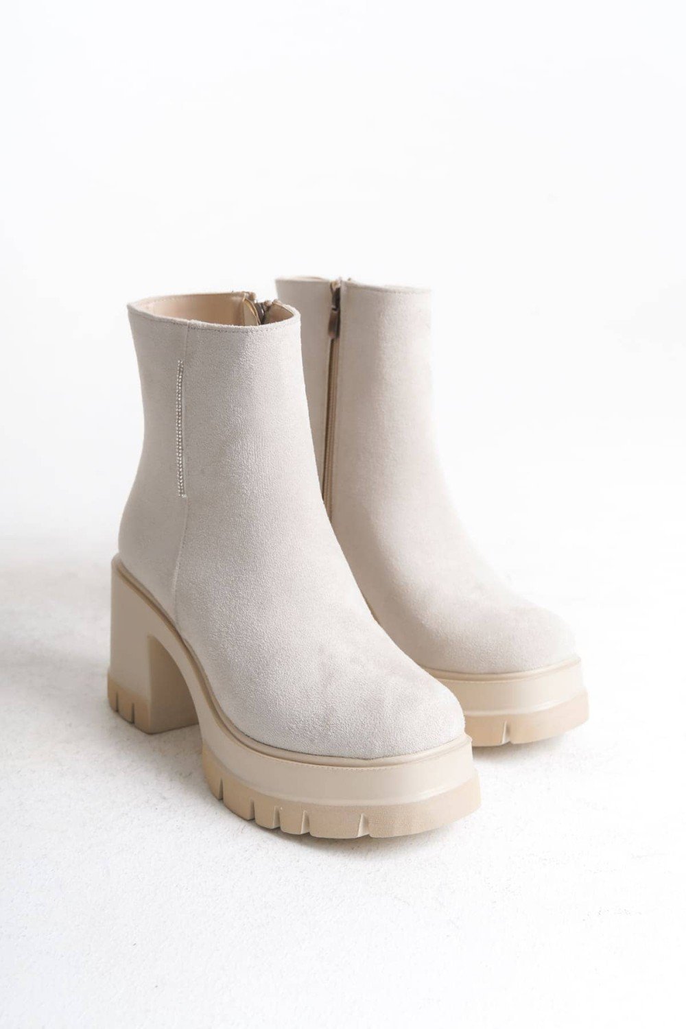 LISSE Fermuarlı Ortopedik Taban Kalın Topuklu Süet Kadın Bot  SKT-  Krem