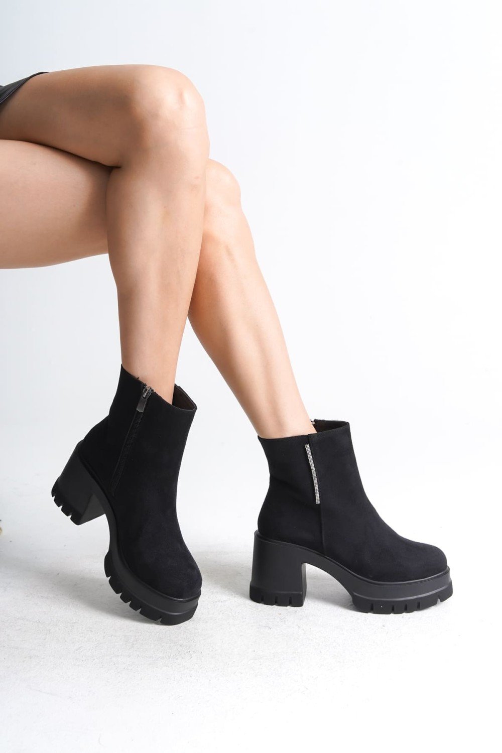 LISSE Fermuarlı Ortopedik Taban Kalın Topuklu Süet Kadın Bot SST - Siyah LISSE Fermuarlı Ortopedik Taban Kalın Topuklu Süet Kadın Bot SST - Siyah