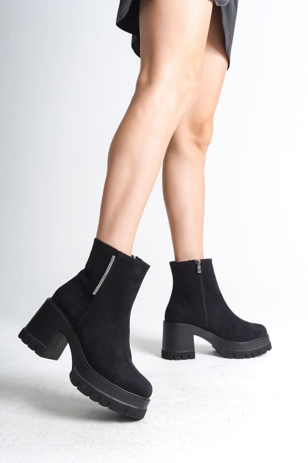 LISSE Fermuarlı Ortopedik Taban Kalın Topuklu Süet Kadın Bot SST - Siyah LISSE Fermuarlı Ortopedik Taban Kalın Topuklu Süet Kadın Bot SST - Siyah