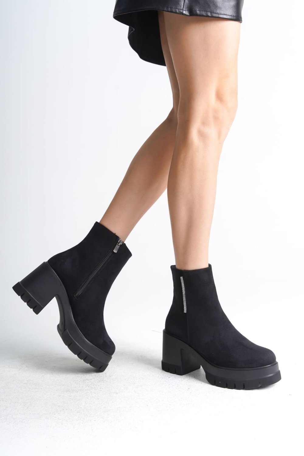 LISSE Fermuarlı Ortopedik Taban Kalın Topuklu Süet Kadın Bot SST - Siyah LISSE Fermuarlı Ortopedik Taban Kalın Topuklu Süet Kadın Bot SST - Siyah