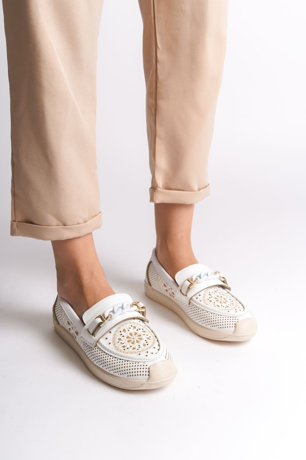 LIZY Bağcıksız Ortopedik Rahat Taban Çiçek Desenli Kadın Babet Ayakkabı CKT - Beyaz LIZY Bağcıksız Ortopedik Rahat Taban Çiçek Desenli Kadın Babet Ayakkabı CKT - Beyaz