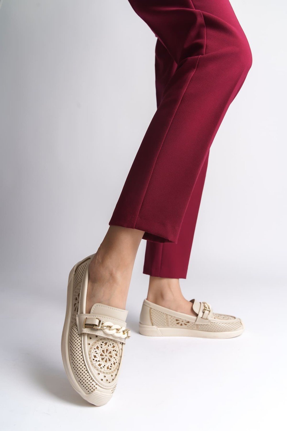 LIZY Bağcıksız Ortopedik Rahat Taban Çiçek Desenli Kadın Babet Ayakkabı CKT - Krem LIZY Bağcıksız Ortopedik Rahat Taban Çiçek Desenli Kadın Babet Ayakkabı CKT - Krem