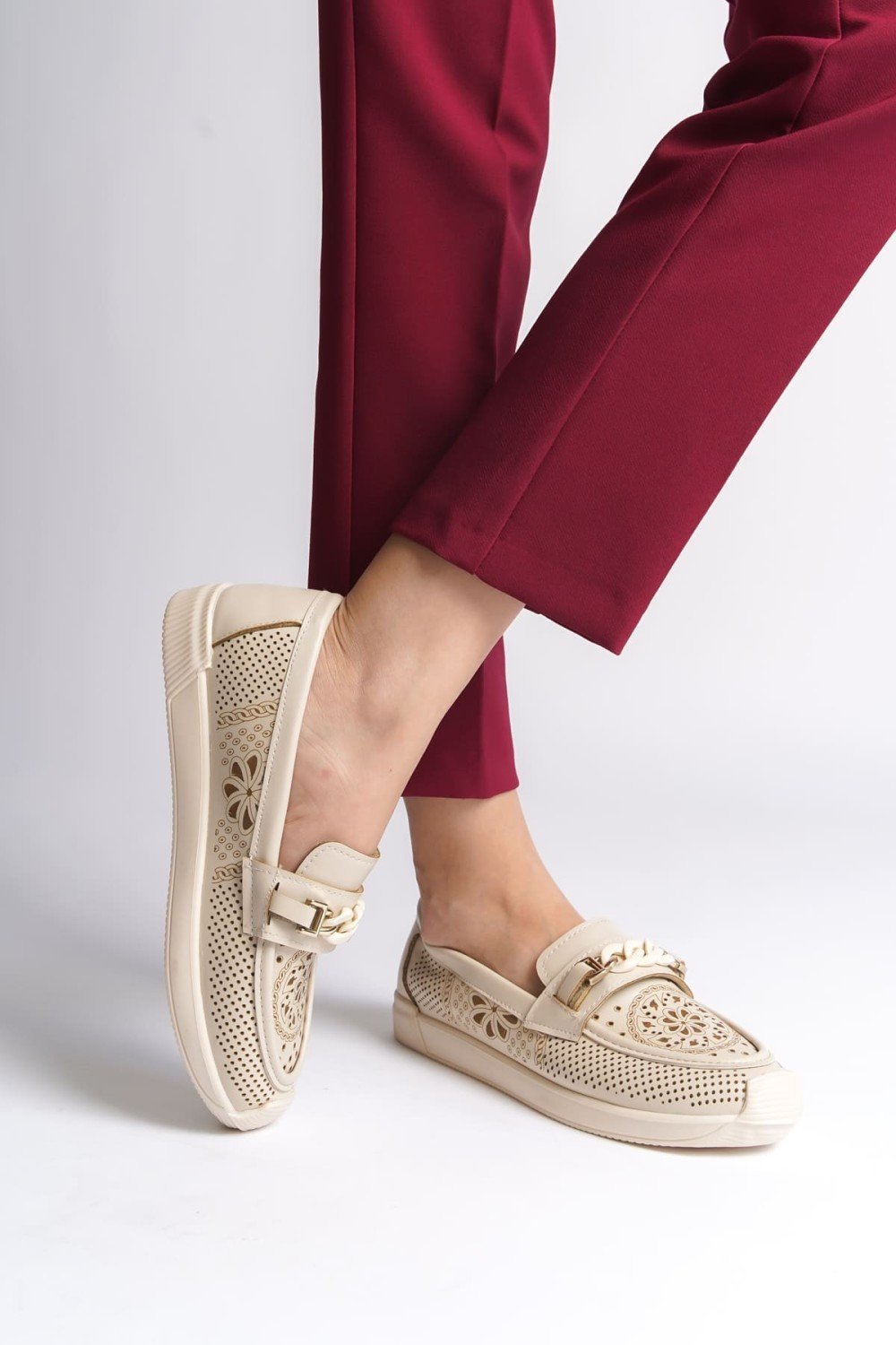 LIZY Bağcıksız Ortopedik Rahat Taban Çiçek Desenli Kadın Babet Ayakkabı CKT - Krem LIZY Bağcıksız Ortopedik Rahat Taban Çiçek Desenli Kadın Babet Ayakkabı CKT - Krem