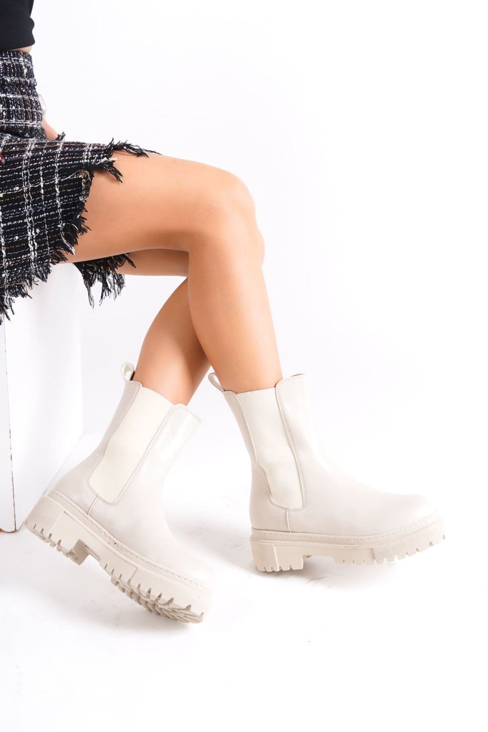 LORA Bağcıksız Lastikli Ortopedik Taban Kadın Bot CKT - Krem LORA Bağcıksız Lastikli Ortopedik Taban Kadın Bot CKT - Krem