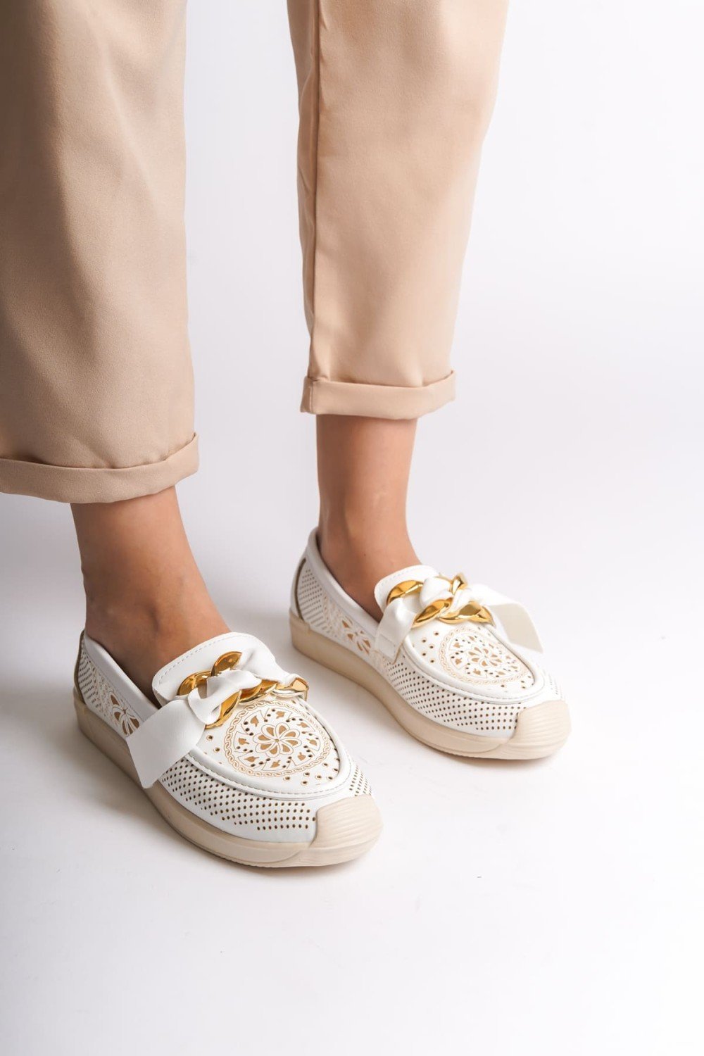 LYDIA Bağcıksız Ortopedik Rahat Taban Çiçek Desenli Kadın Babet Ayakkabı CKT - Beyaz LYDIA Bağcıksız Ortopedik Rahat Taban Çiçek Desenli Kadın Babet Ayakkabı CKT - Beyaz