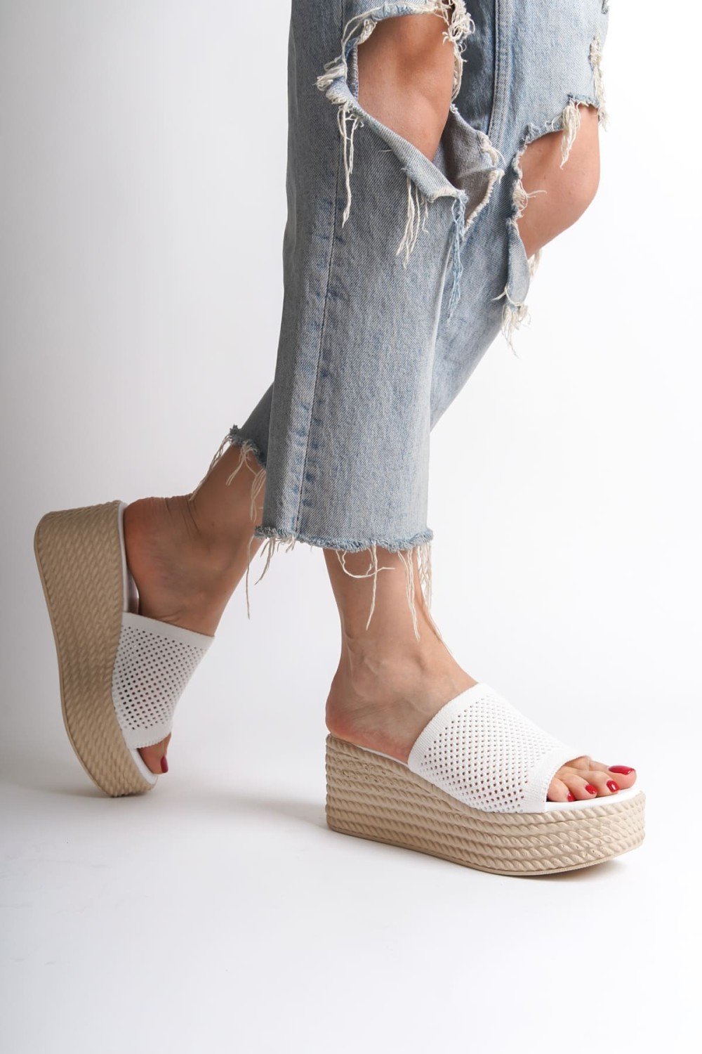 MARLA Dolgu Topuklu Ortopedik Taban Hasır Görünümlü Triko Kadın Terlik TKT - Beyaz MARLA Dolgu Topuklu Ortopedik Taban Hasır Görünümlü Triko Kadın Terlik TKT - Beyaz