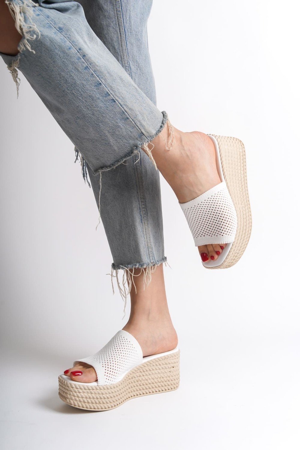 MARLA Dolgu Topuklu Ortopedik Taban Hasır Görünümlü Triko Kadın Terlik TKT - Beyaz MARLA Dolgu Topuklu Ortopedik Taban Hasır Görünümlü Triko Kadın Terlik TKT - Beyaz