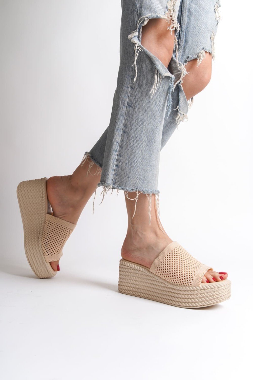 MARLA Dolgu Topuklu Ortopedik Taban Hasır Görünümlü Triko Kadın Terlik TKT - Ten MARLA Dolgu Topuklu Ortopedik Taban Hasır Görünümlü Triko Kadın Terlik TKT - Ten