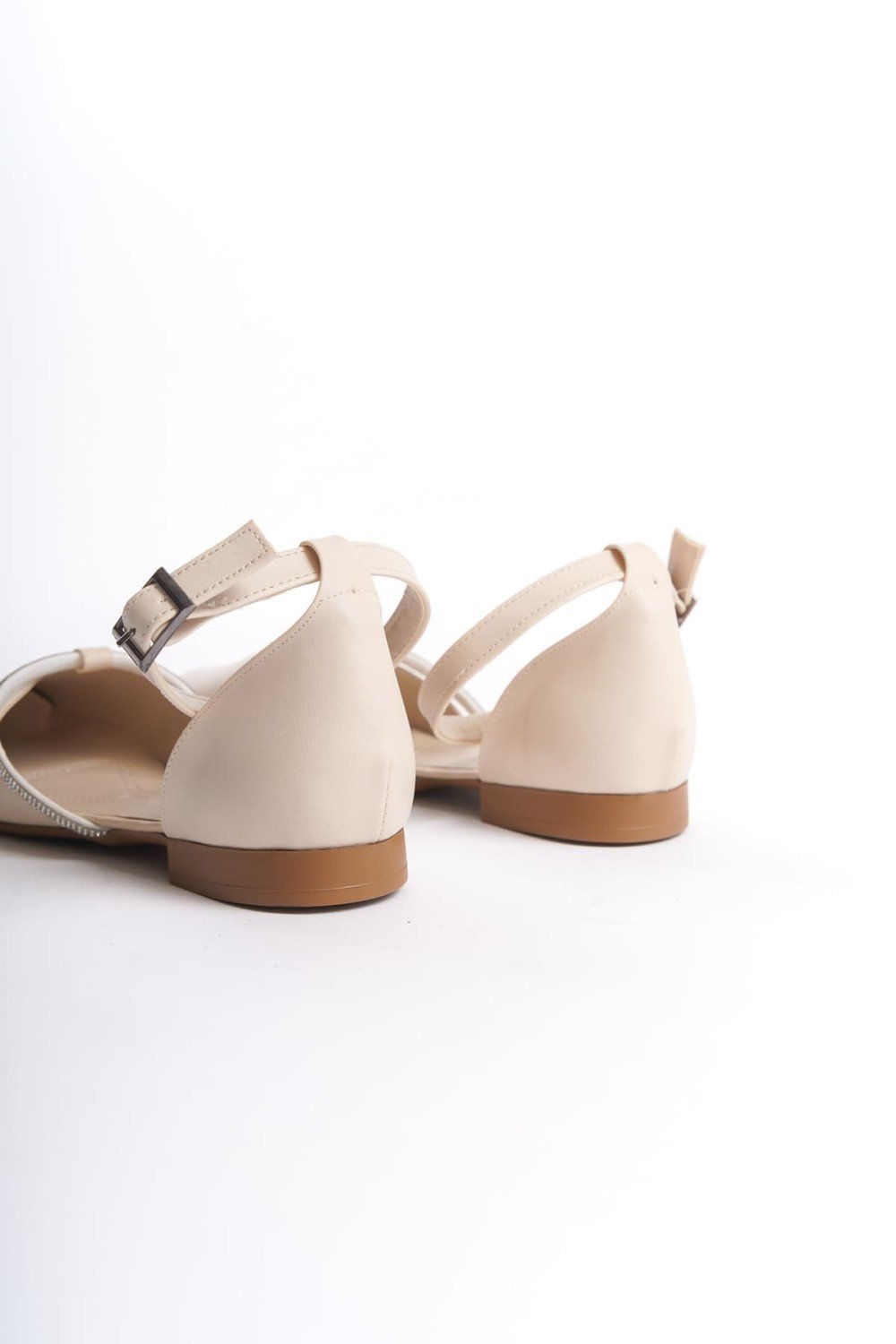 MONICA Tokalı Ortopedik Rahat Taban Taş Detaylı Kadın Babet Ayakkabı CKT - Krem MONICA Tokalı Ortopedik Rahat Taban Taş Detaylı Kadın Babet Ayakkabı CKT - Krem